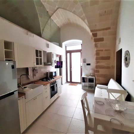 Appartamento Casa MiMà: locazione turistica nel centro storico Brindisi Esterno foto