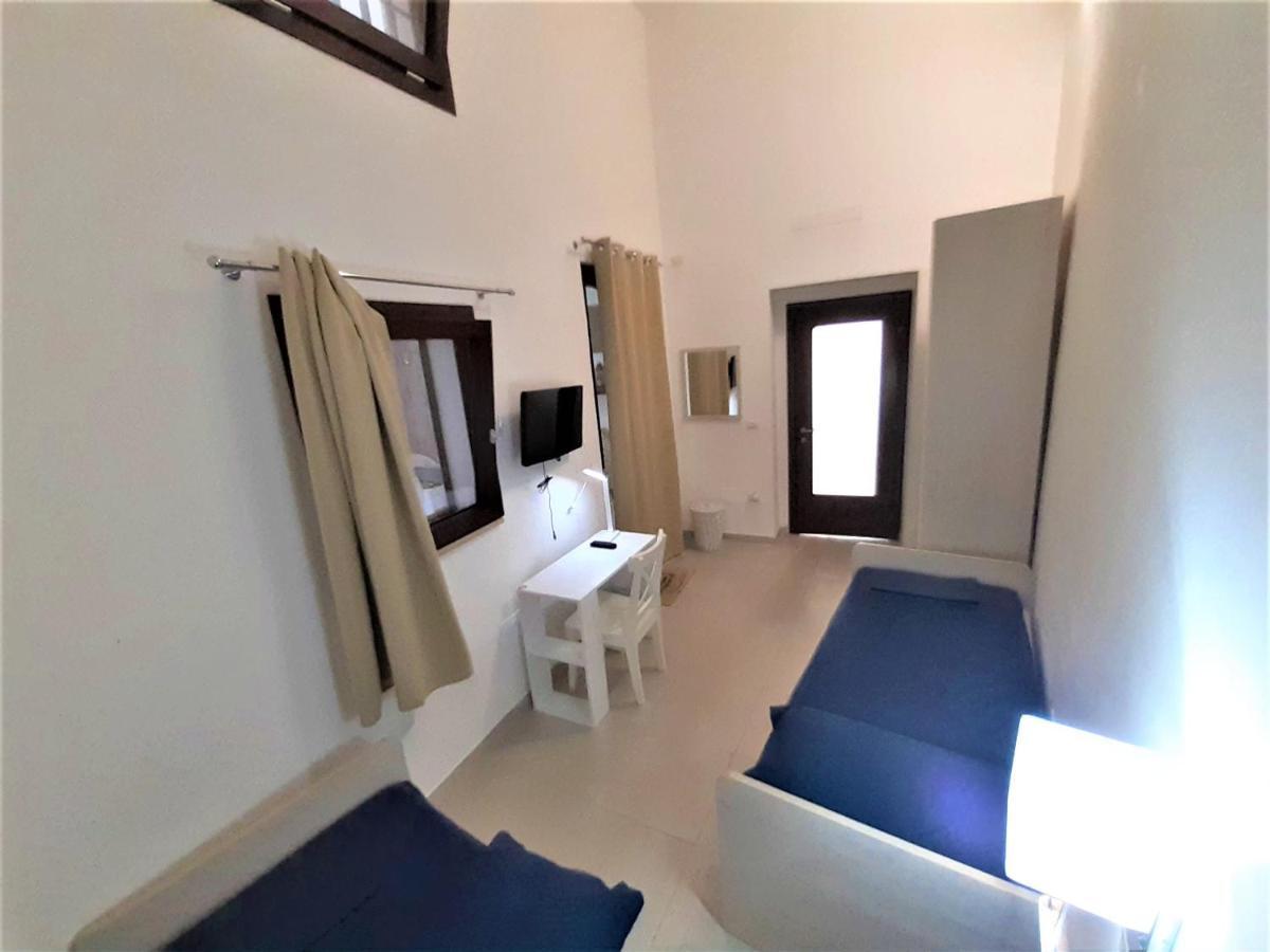 Appartamento Casa MiMà: locazione turistica nel centro storico Brindisi Esterno foto