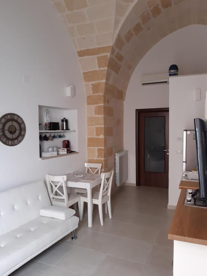 Appartamento Casa MiMà: locazione turistica nel centro storico Brindisi Esterno foto